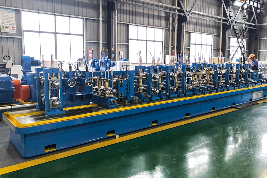 Macchina per la produzione di tubi HG127