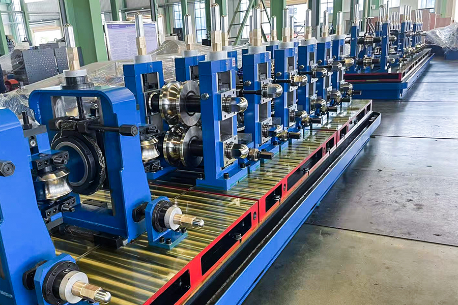 Quali sono le parti chiave di laminazione di una macchina per laminazione di tubi e come funziona ciascun componente?